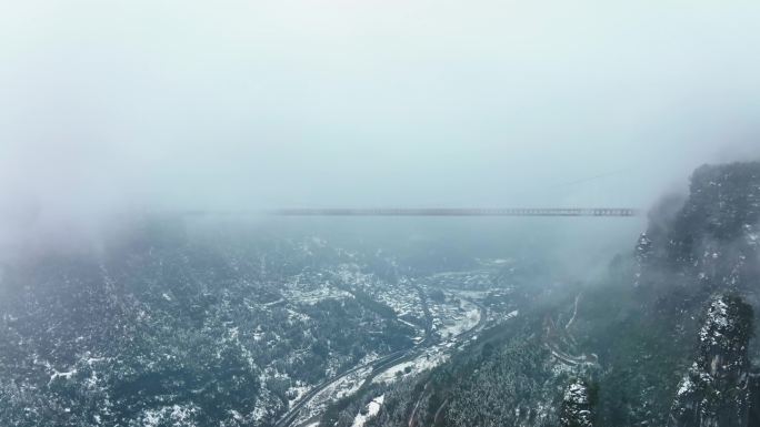 矮寨大桥公路奇观雪景