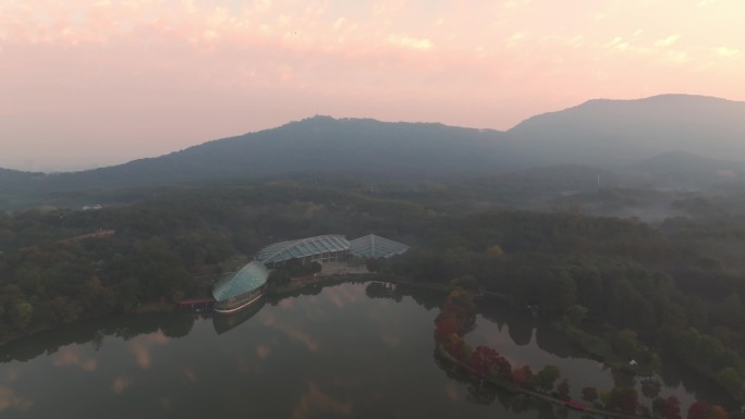 南京中山植物园前湖秋景