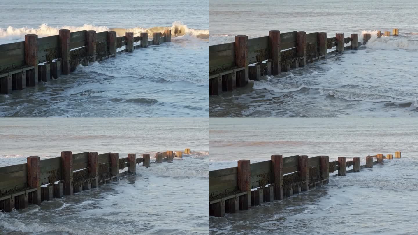 海浪冲击着海岸上的木制石阵