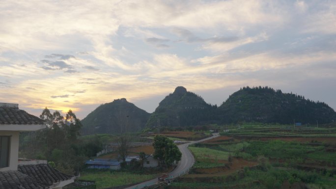 乡村清晨窗外景色