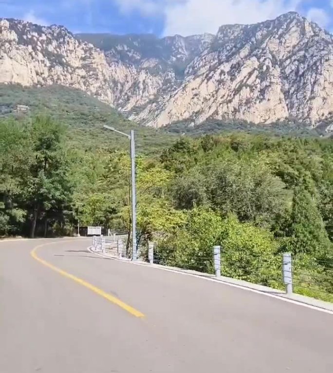 嵩山下山路美景，中岳嵩山