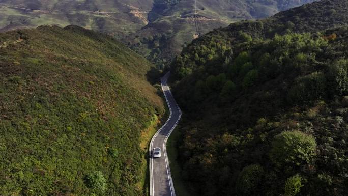 山中公路车航拍视频