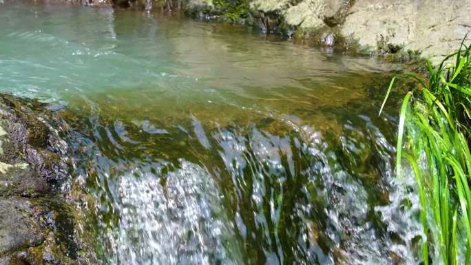 唯美河边流水河流河水小溪大自然风景风光山