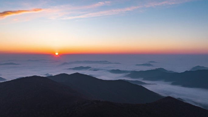 云海山峰森林日出延时