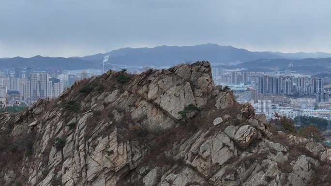 航拍威海市环翠区戚家庄猴子山秋季风景