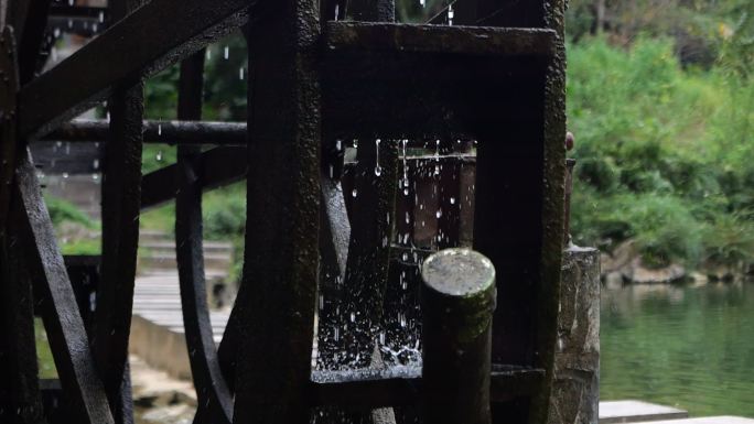 水车 水筒 水车滴水 慢镜头 灌溉水车