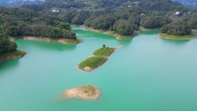 航拍武隆静谧湖泊喀斯特地貌自然风光河谷