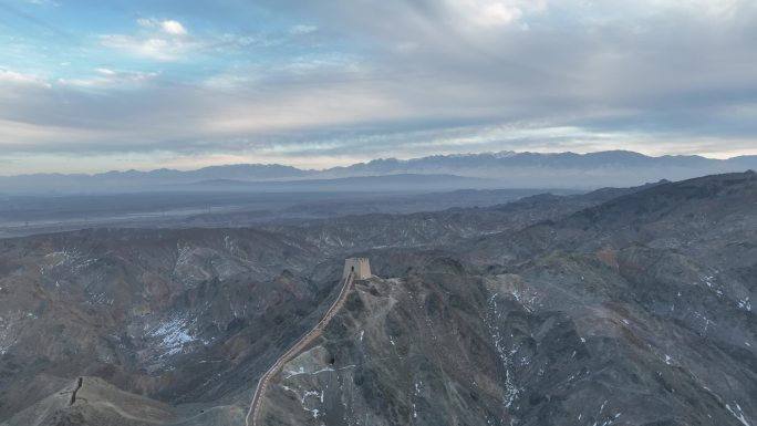 悬壁长城 嘉峪关 河西走廊 祁连雪山