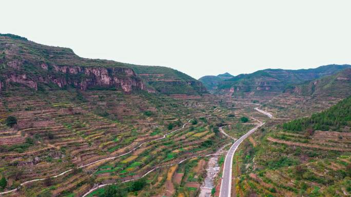 航拍山区道路和山