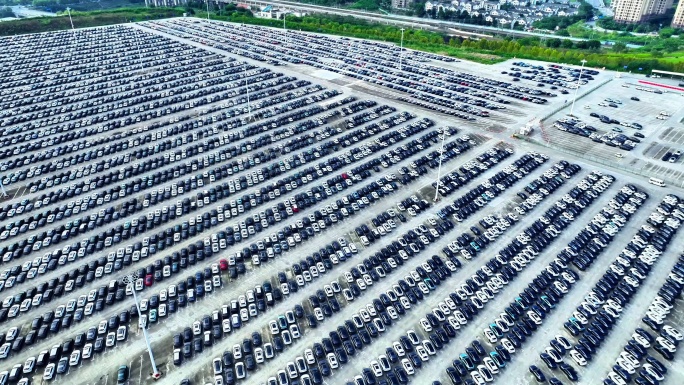航拍中国重庆阿维塔总部大型停车场