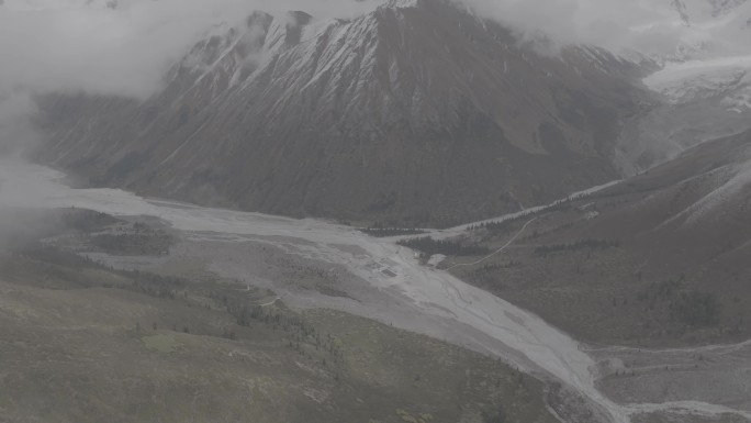 新疆夏塔雪山4000米航拍 环绕延时穿云