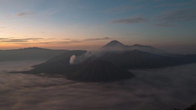 4K火山云海日出 印尼布罗莫火山