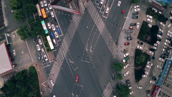 城市的路口车流