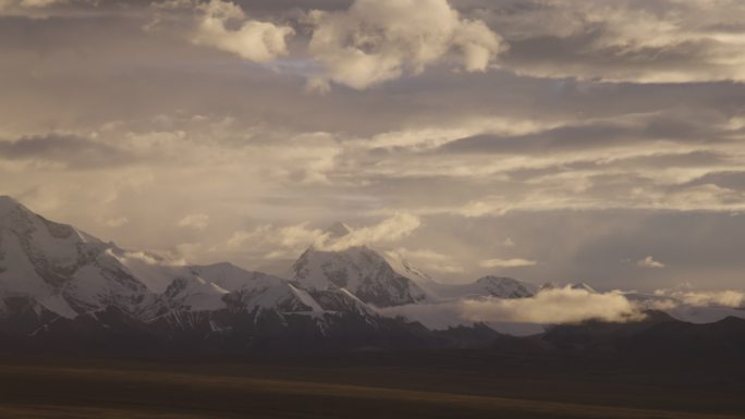 西藏  高原 雪山 阳光