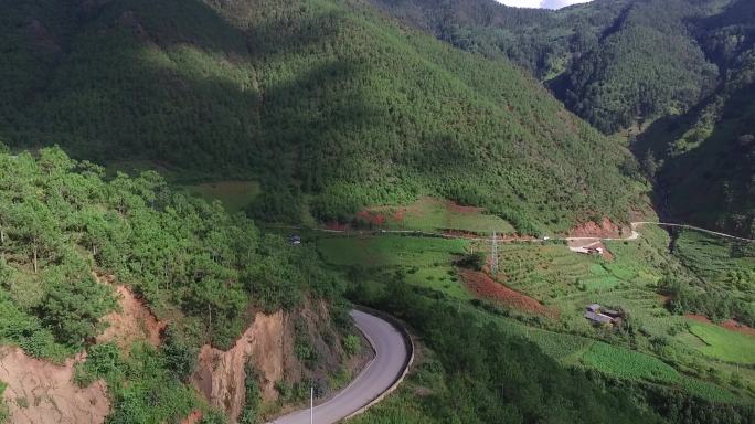 云南丽江宝山石头城山路风景航拍