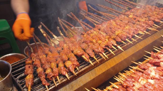 夜市小吃摊街头美食串烧