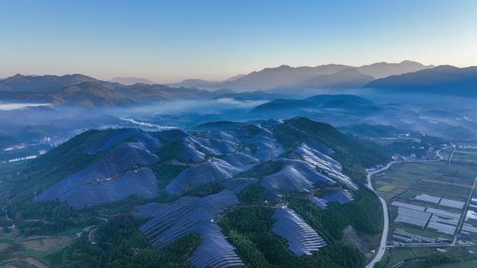 光伏基地 日出霞光 山顶太阳能板 延时