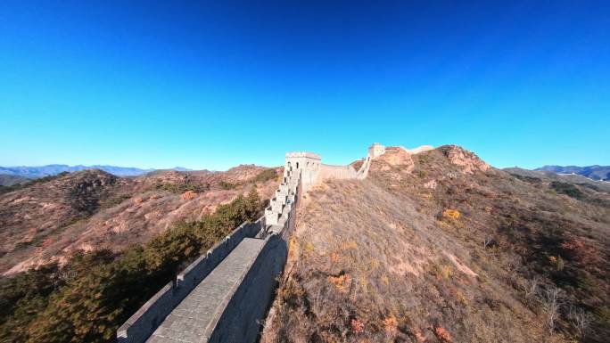 飞跃长城城墙烽火台穿越机秋季航拍4K