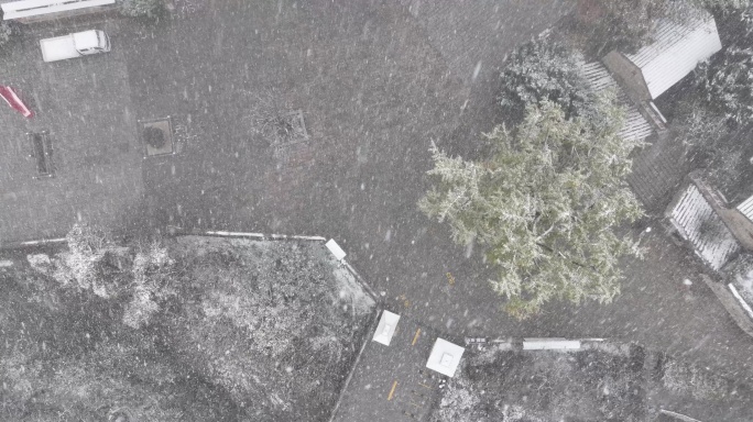 航拍山东昆嵛山无染寺景区的冬日飞雪