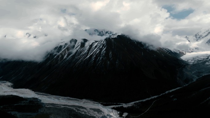 新疆夏塔雪山4000米航拍 环绕延时穿云