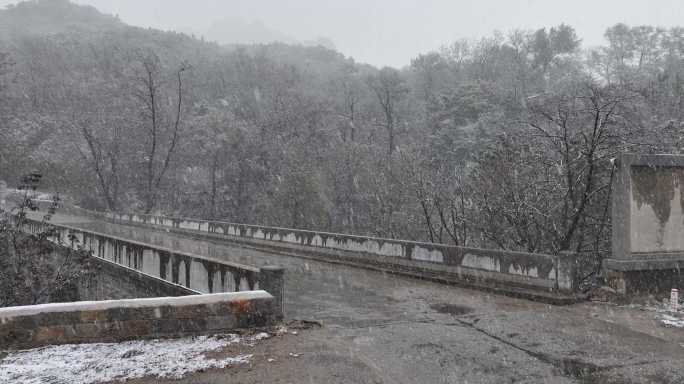 航拍山东昆嵛山无染寺景区的冬日飞雪