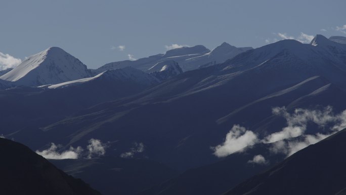 西藏聂拉木雪山