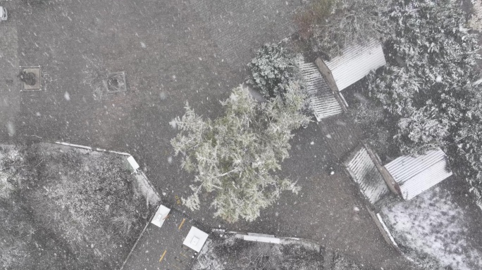 航拍山东昆嵛山无染寺景区的冬日飞雪