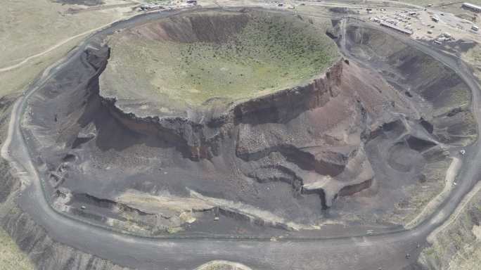 乌兰哈达火山口