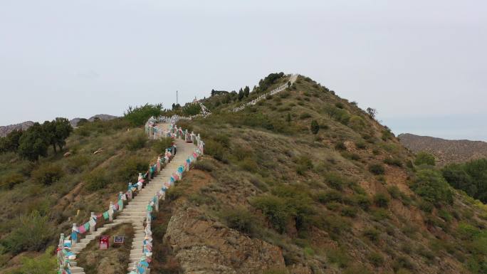 内蒙古包头五当召栈道4K航拍素材