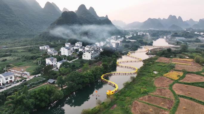 桂林遇龙河巨龙巡游