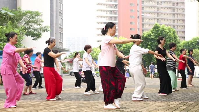 广场舞 跳舞 大妈跳舞 开心跳舞 老