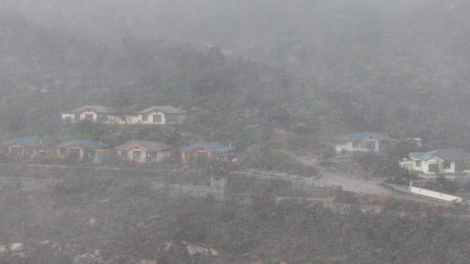 航拍威海市文登区昆嵛山楚岘村雪中山野景观