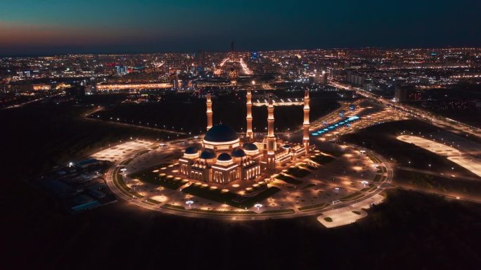 哈萨克斯坦阿斯塔纳大清真寺的夜景