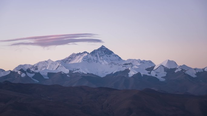 珠穆朗玛峰日照金山延时摄影