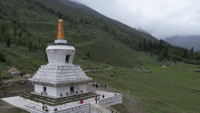 四姑娘山景区 双桥沟白塔航拍原素材2