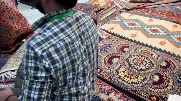 波斯地毯一带一路商业伊朗地毯外国人做生意