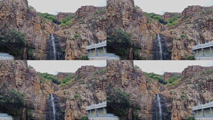 一处美丽迷人的自然景点，瀑布将岩面一分为二