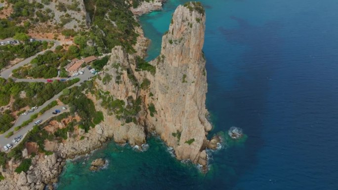 风中的历史回声:撒丁岛的佩德拉龙加单体石