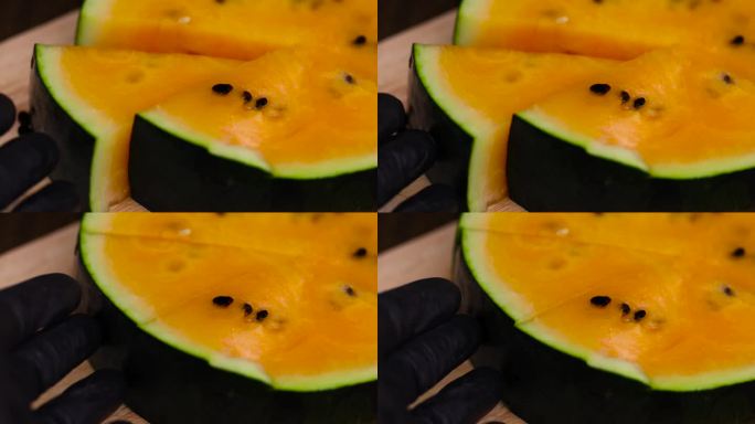 成熟的桔黄色西瓜，有黑色的果核