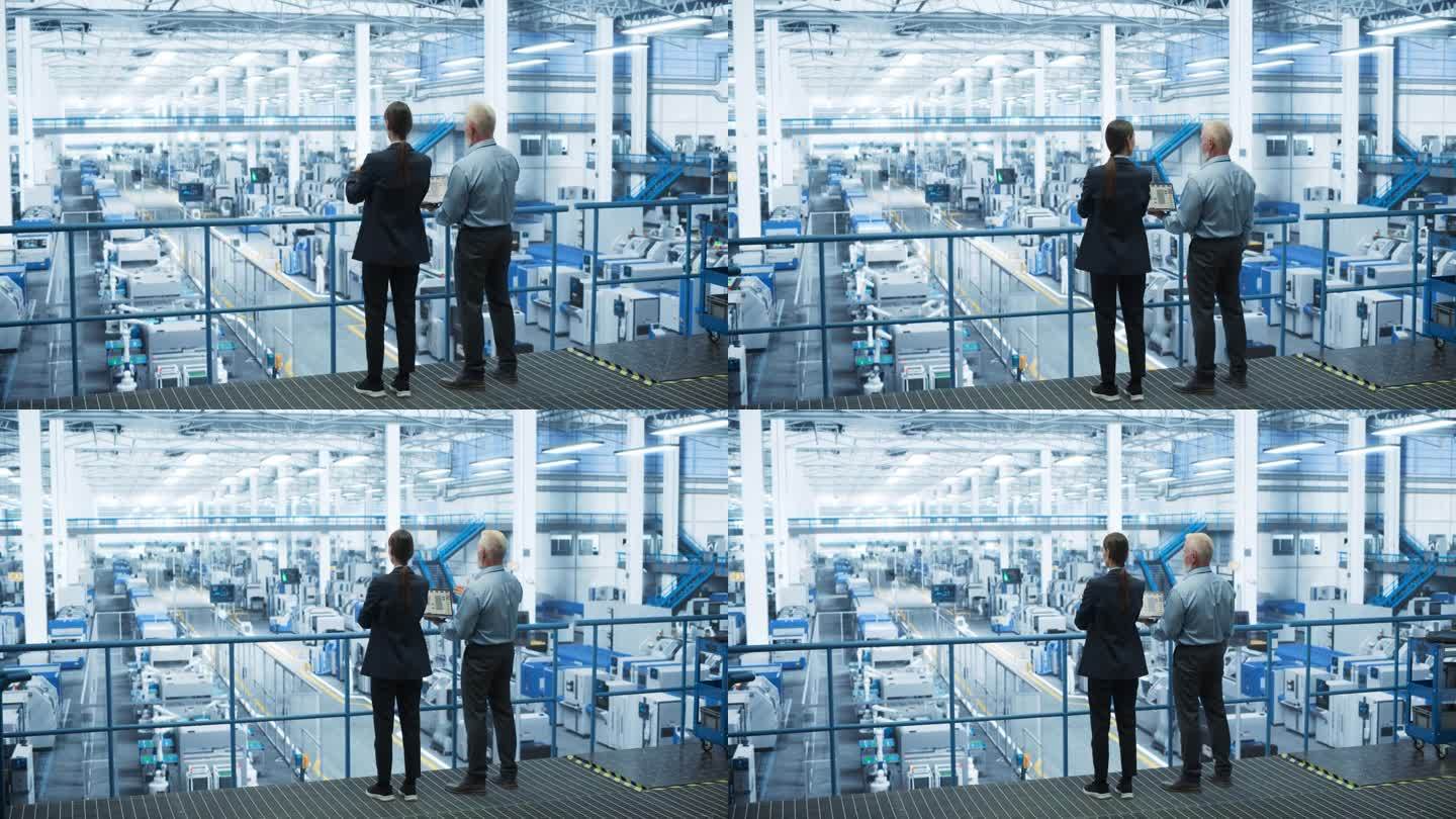 一位中年工程师和一位快乐的女科学家在一个生产不同行业现代技术设备的工厂里使用笔记本电脑交谈的肖像