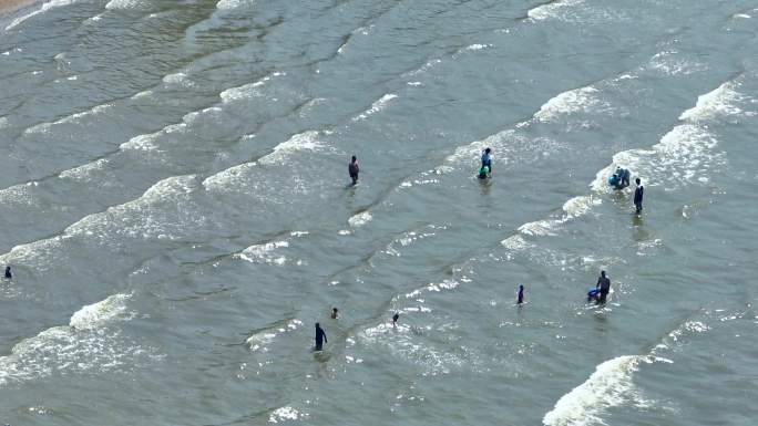 海滨浴场游玩海滩浪花波纹航拍