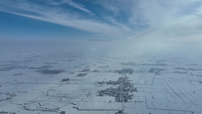 大雪覆盖下的农田