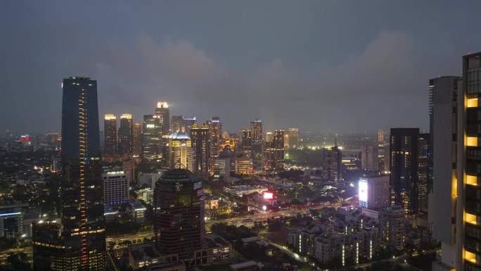 夜间照明雅加达市区交通街道航拍全景4k延时印尼