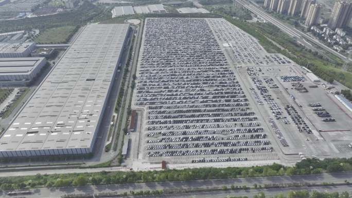 航拍重庆长安新能源汽车大型停车场