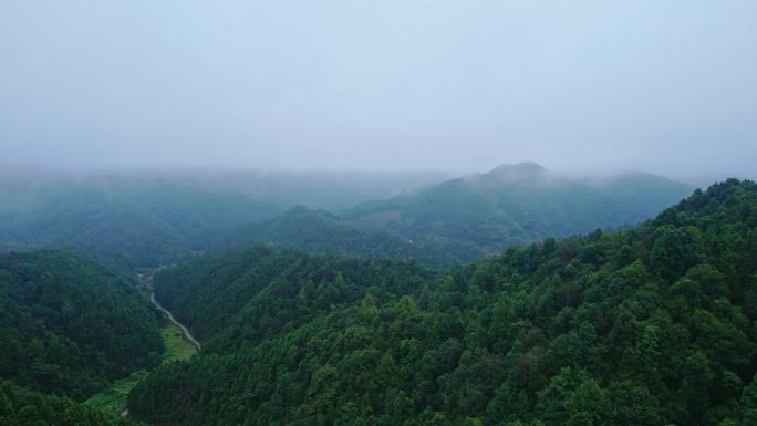 南方大山乡村雨后青山绿水航拍