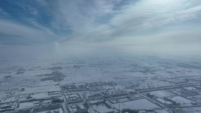 大雪覆盖下的农田