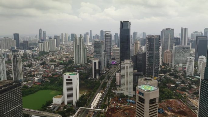 白天雅加达市区交通街道施工场地航拍全景4k延时拍摄印度尼西亚