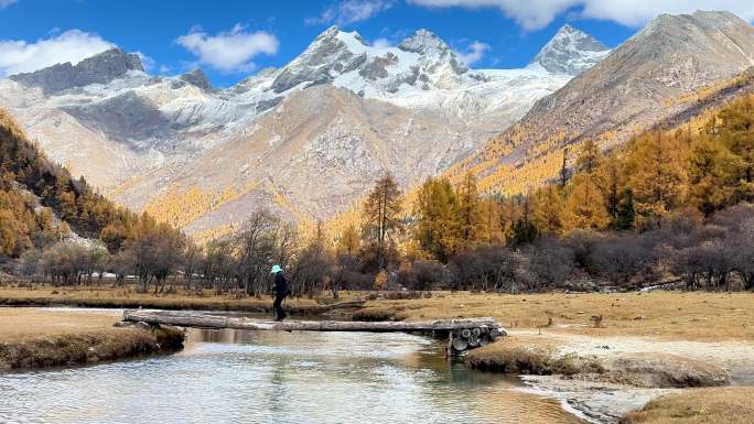 四姑娘山 长穿毕徒步沿途风光 骆驼峰雪山