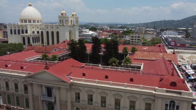 国家宫殿到圣萨尔瓦多大教堂的天桥，萨尔瓦多