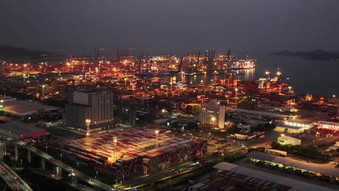 航拍深圳盐田港夜晚灯火通明的集装箱码头